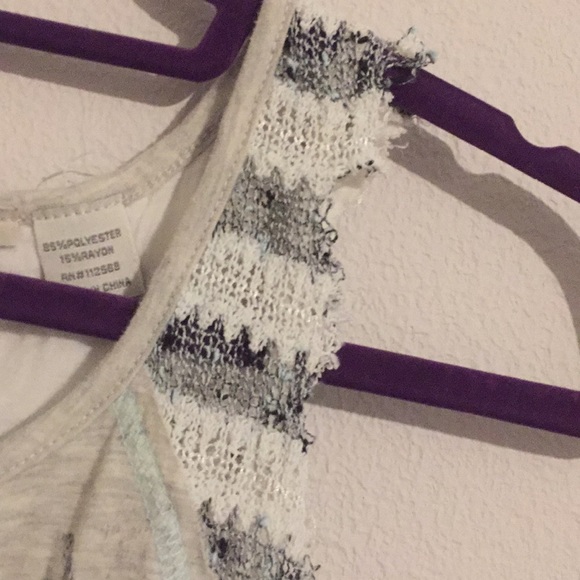 graphic tank top - Picture 2 of 6